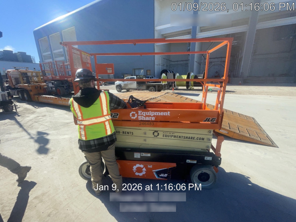 2022 JLG ES2632