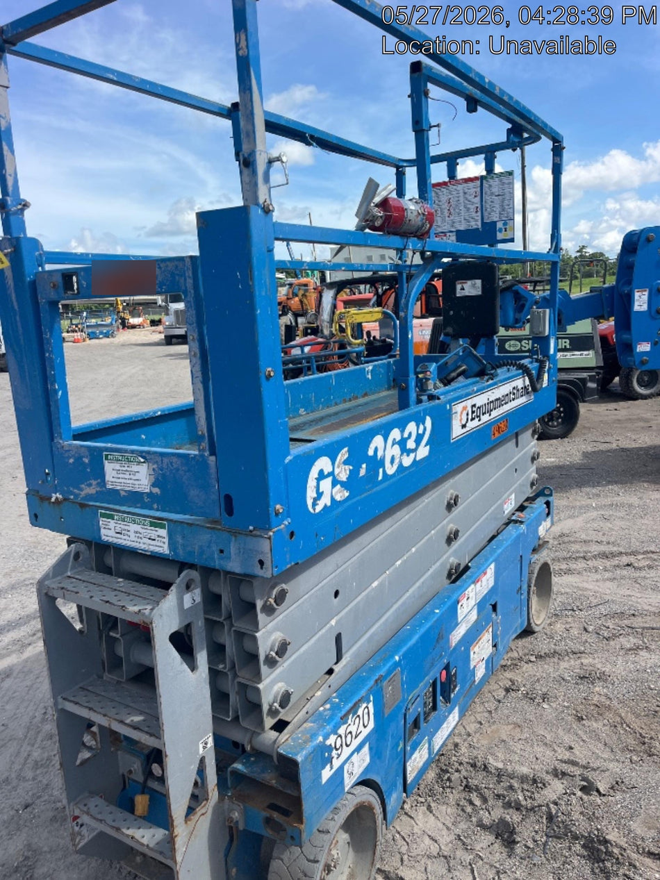 2019 Genie GS-2632 Folding rails with half height swing gate