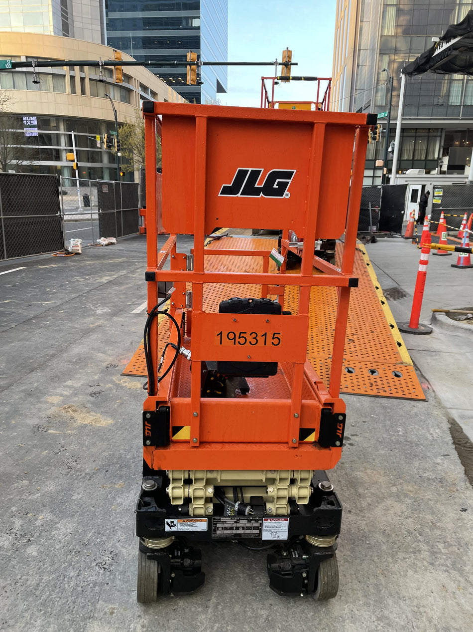 2021 JLG ES1330L