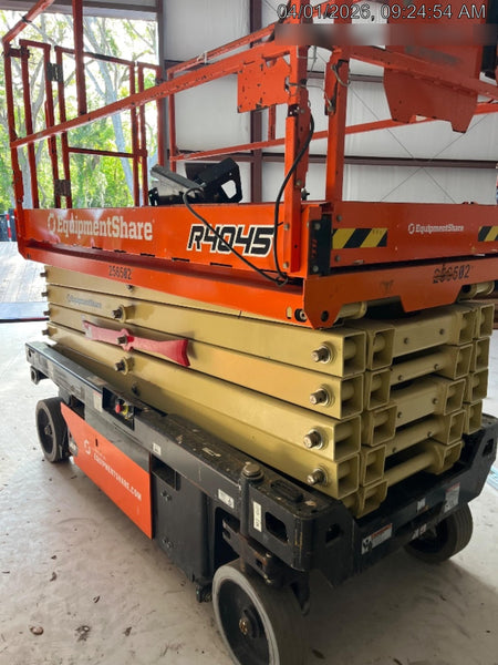 2022 JLG R4045