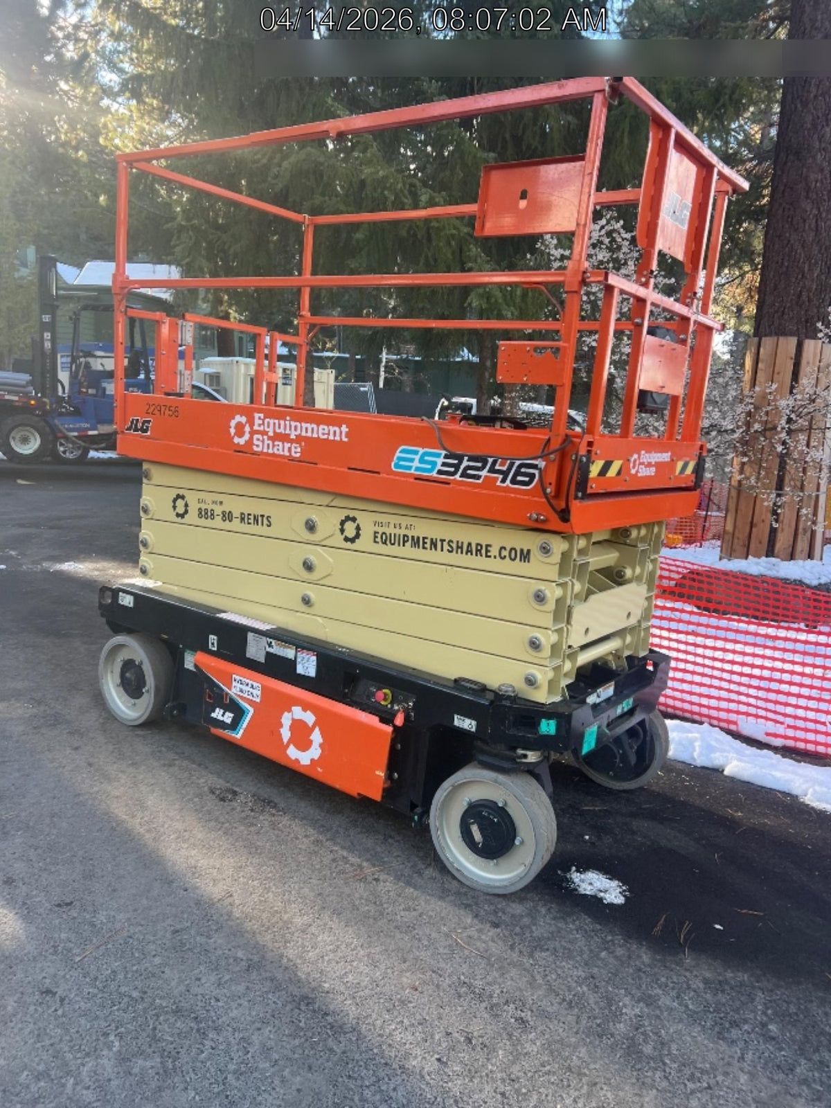2022 JLG ES3246