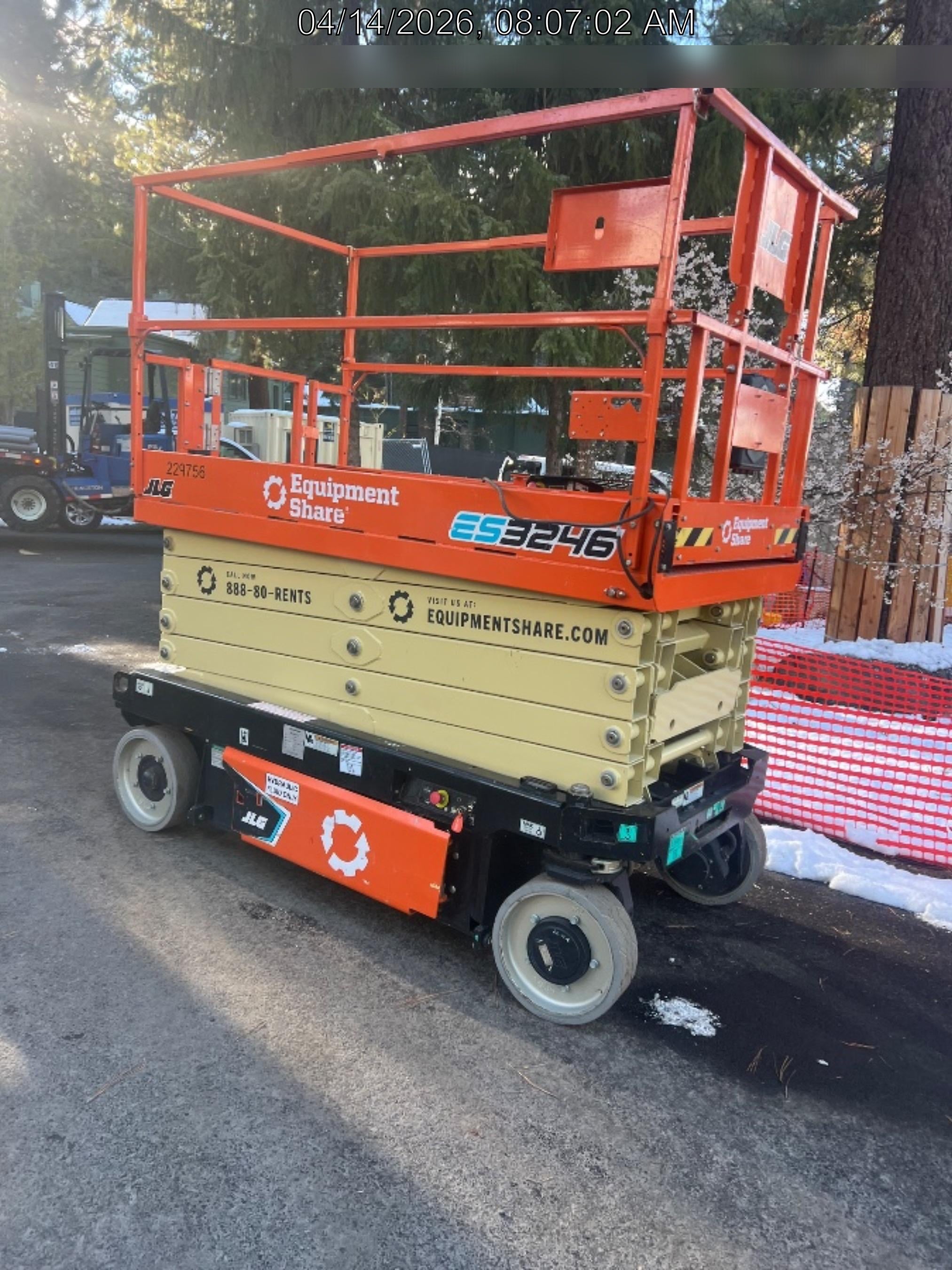 2022 JLG ES3246
