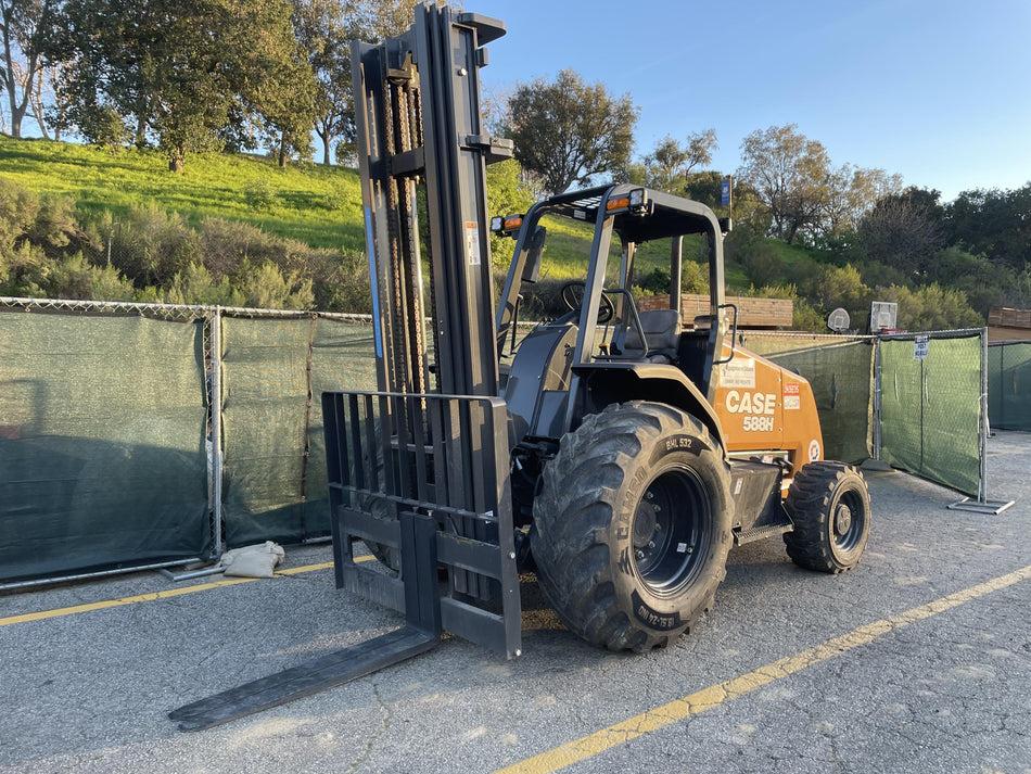 2023 CASE 588H