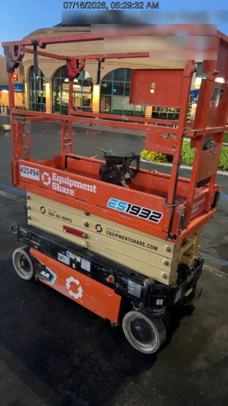 2024 JLG ES1932