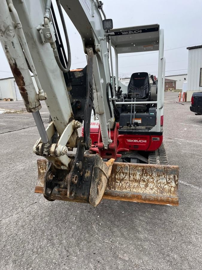 2022 TAKEUCHI TB235-2R