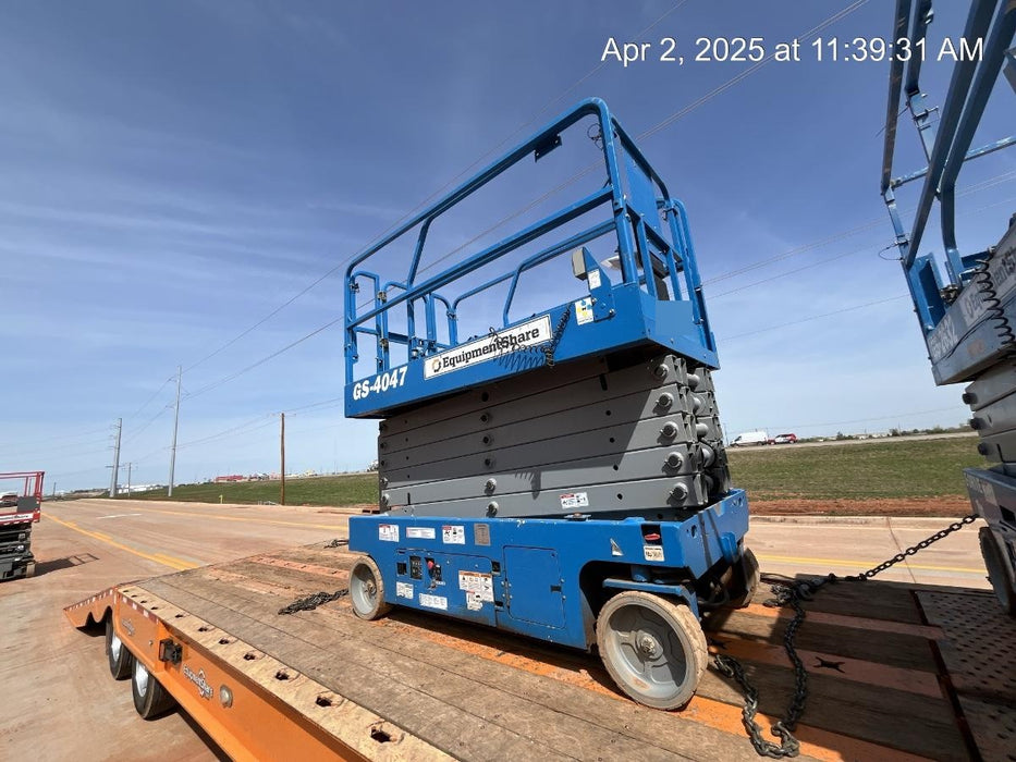 2019 Genie GS-4047 Folding rails with half height swing gate