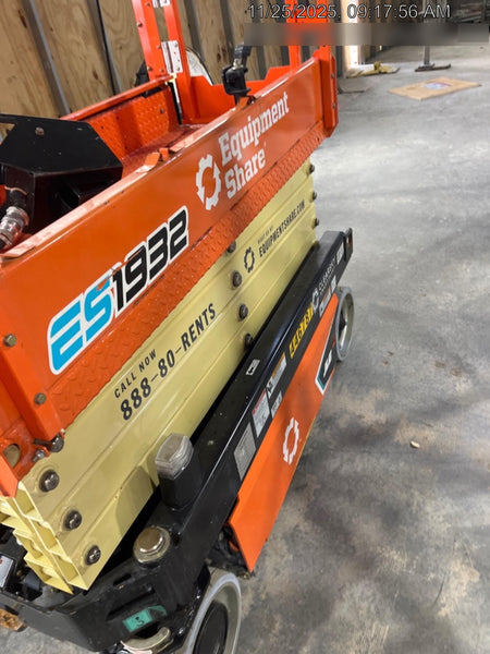 2024 JLG ES1932