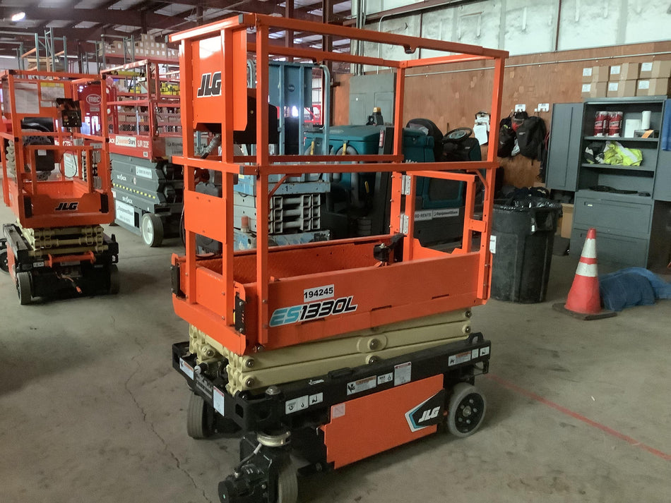 2021 JLG ES1330L