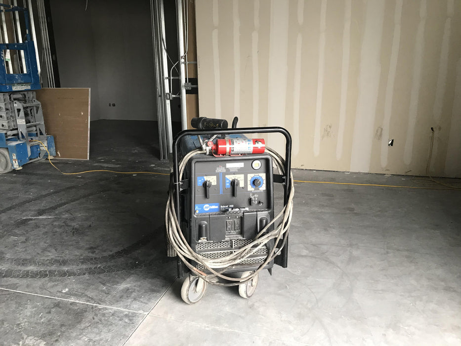 2019 Miller Electric BOBCAT 250 Standard w/Running Gear, Bracket, Hose