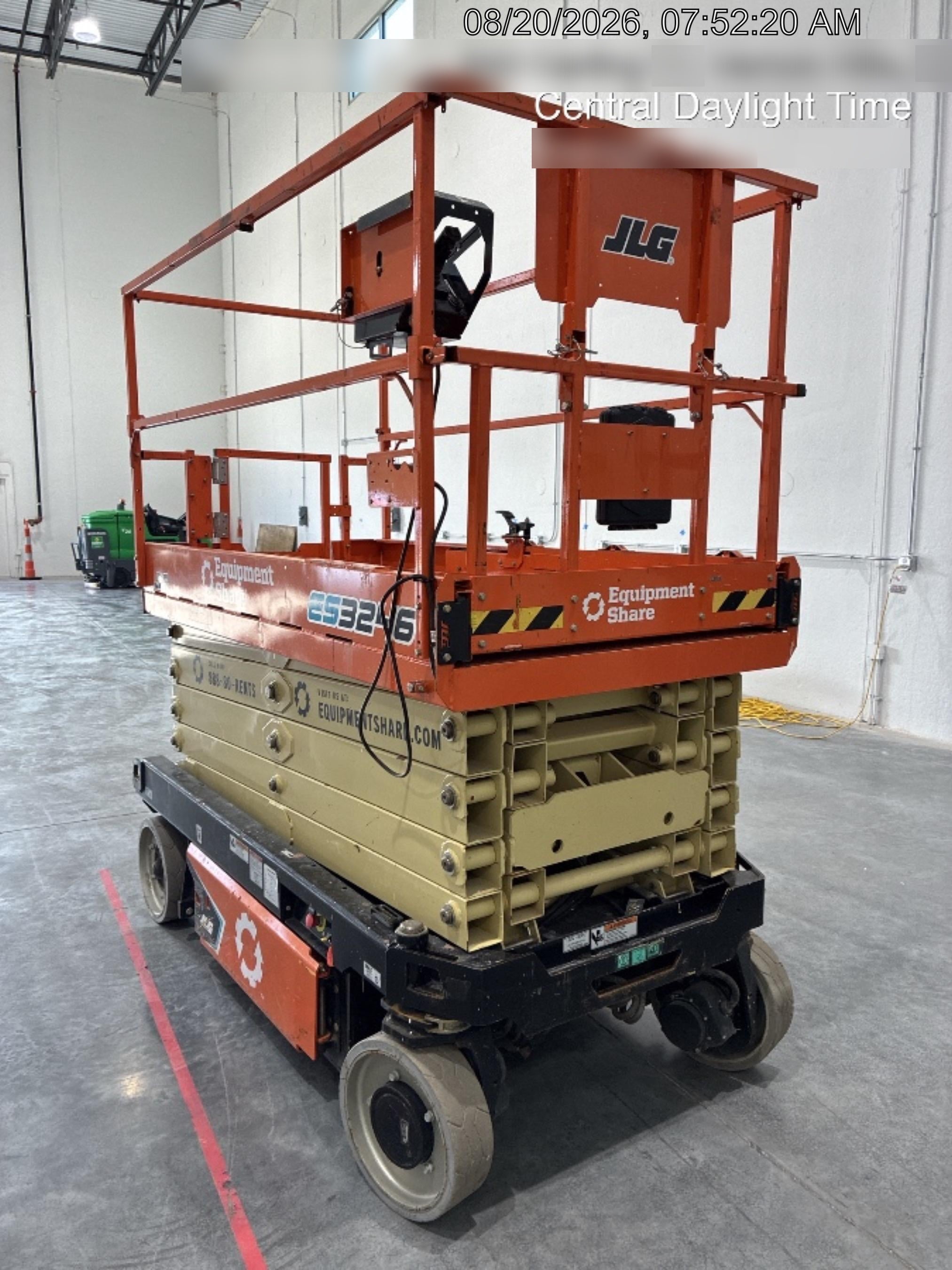 2022 JLG ES3246