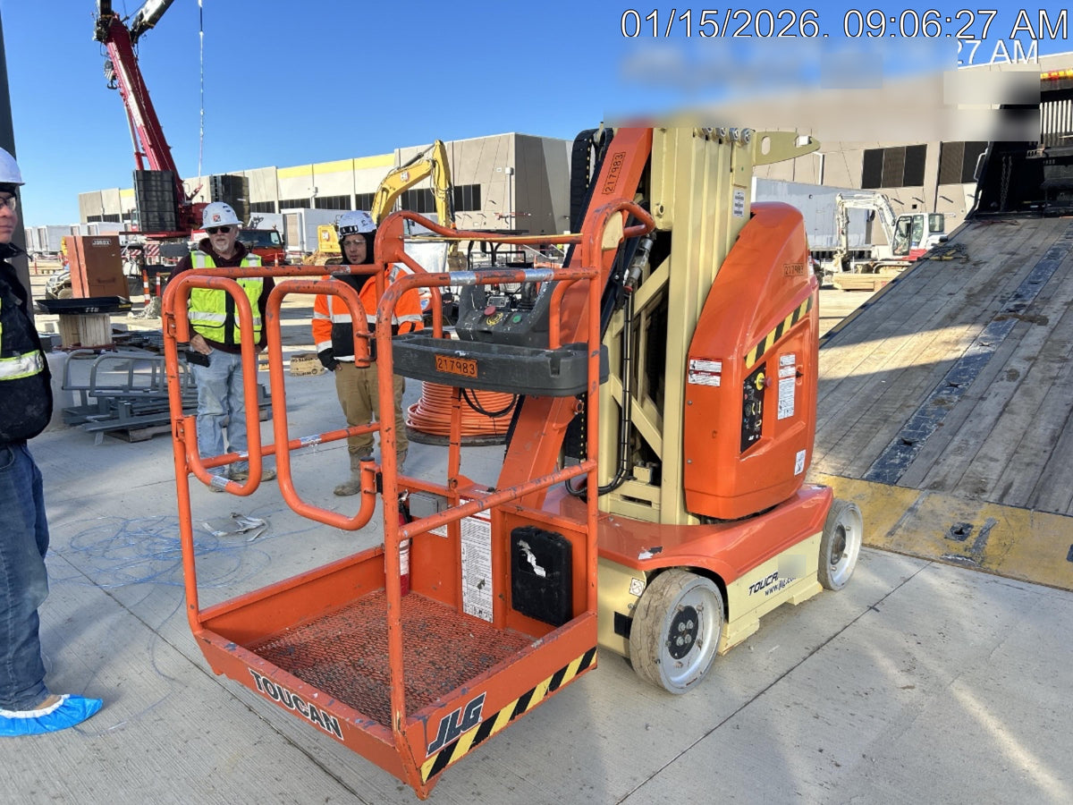 2022 JLG 26E