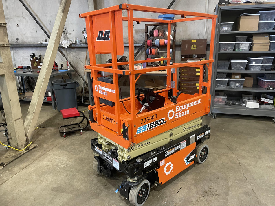 2022 JLG ES1330L