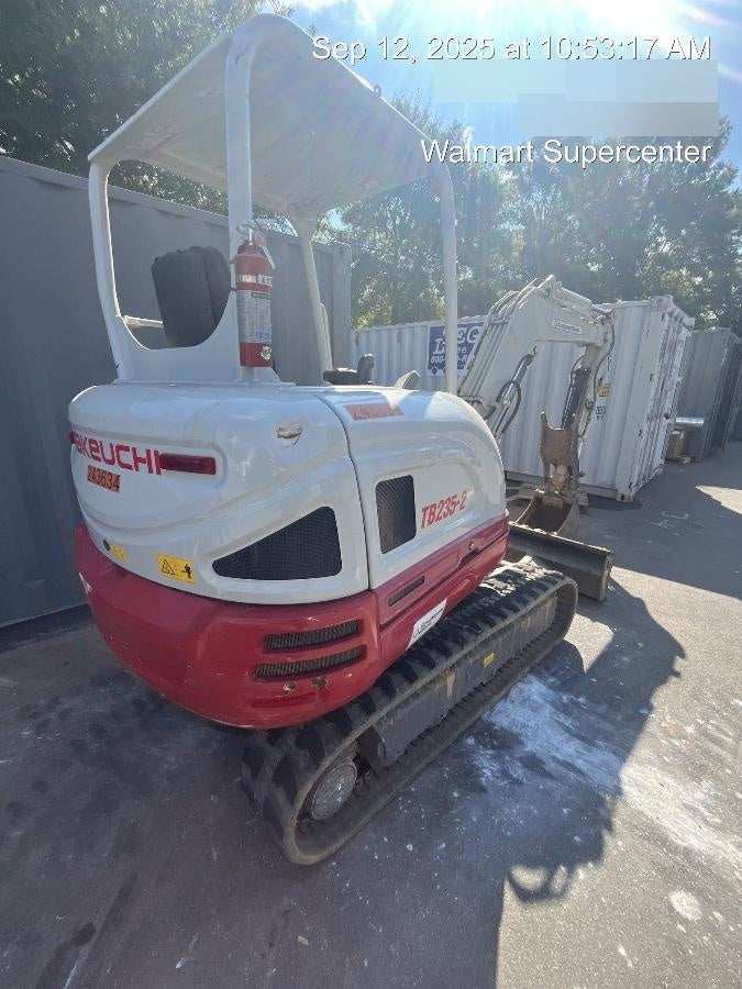 2022 TAKEUCHI TB235-2R
