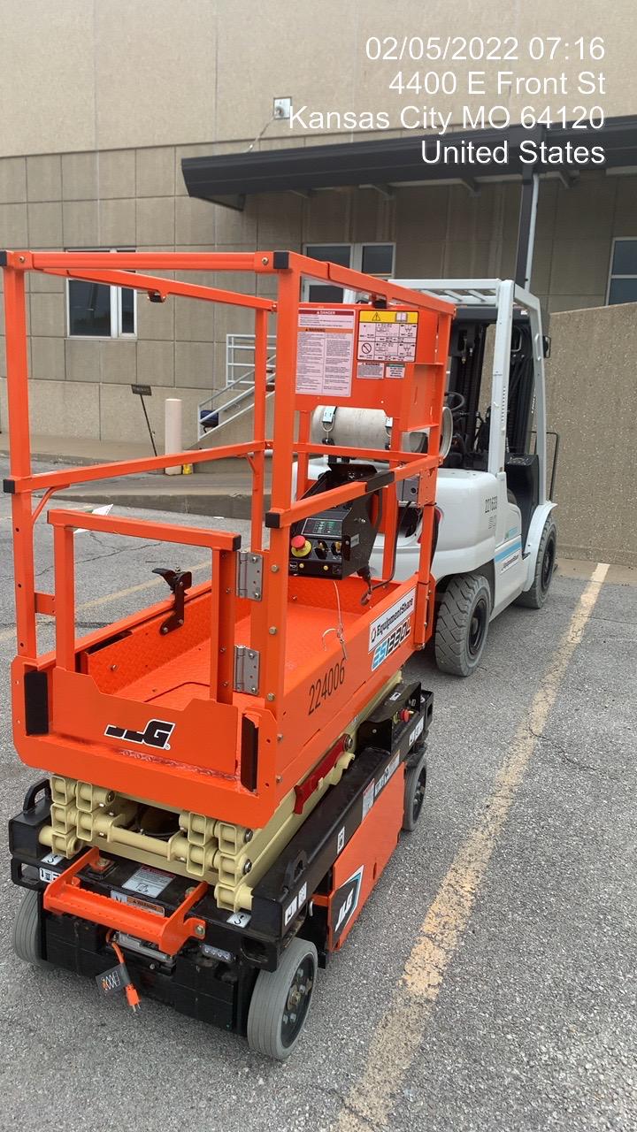 2022 JLG ES1330L