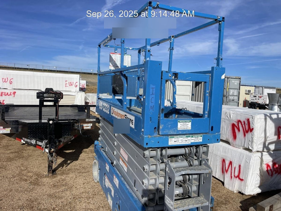 2019 Genie GS-3232 Folding rails with half height swing gate