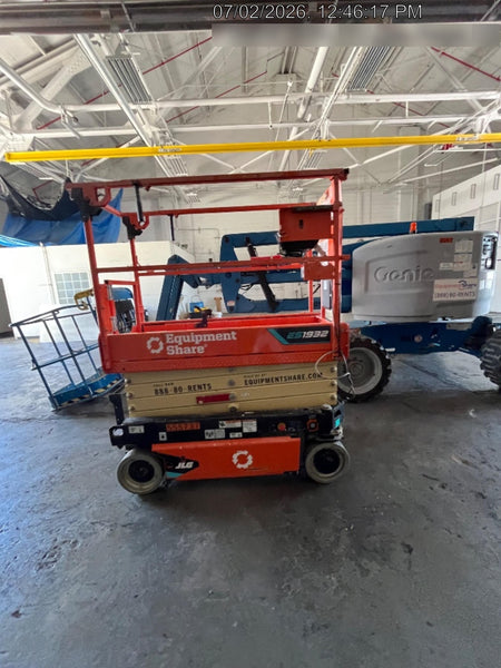 2025 JLG ES1932