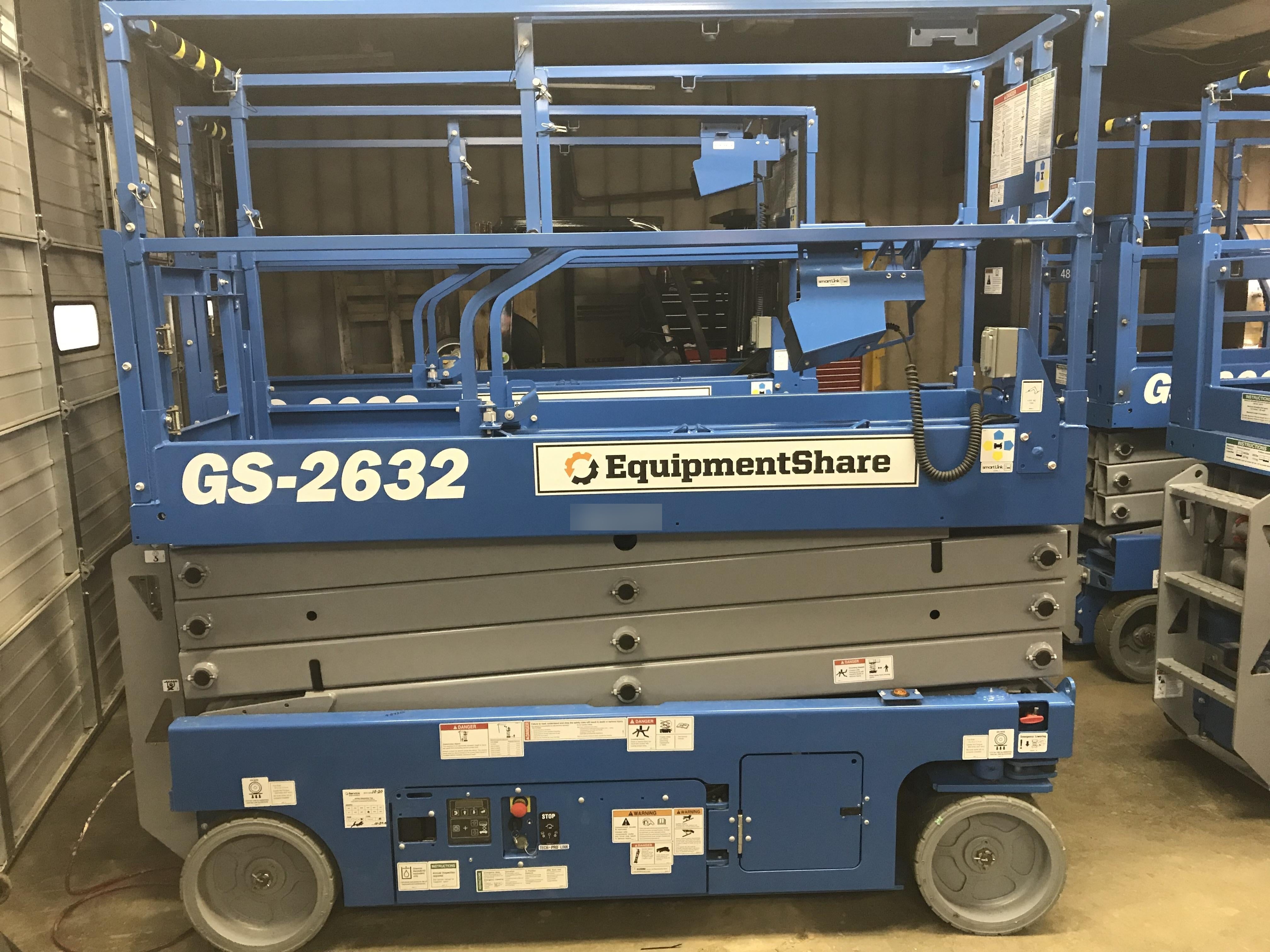 2019 Genie GS-2632 Folding rails with half height swing gate