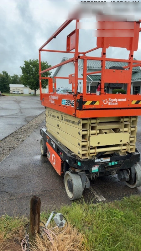2022 JLG ES3246