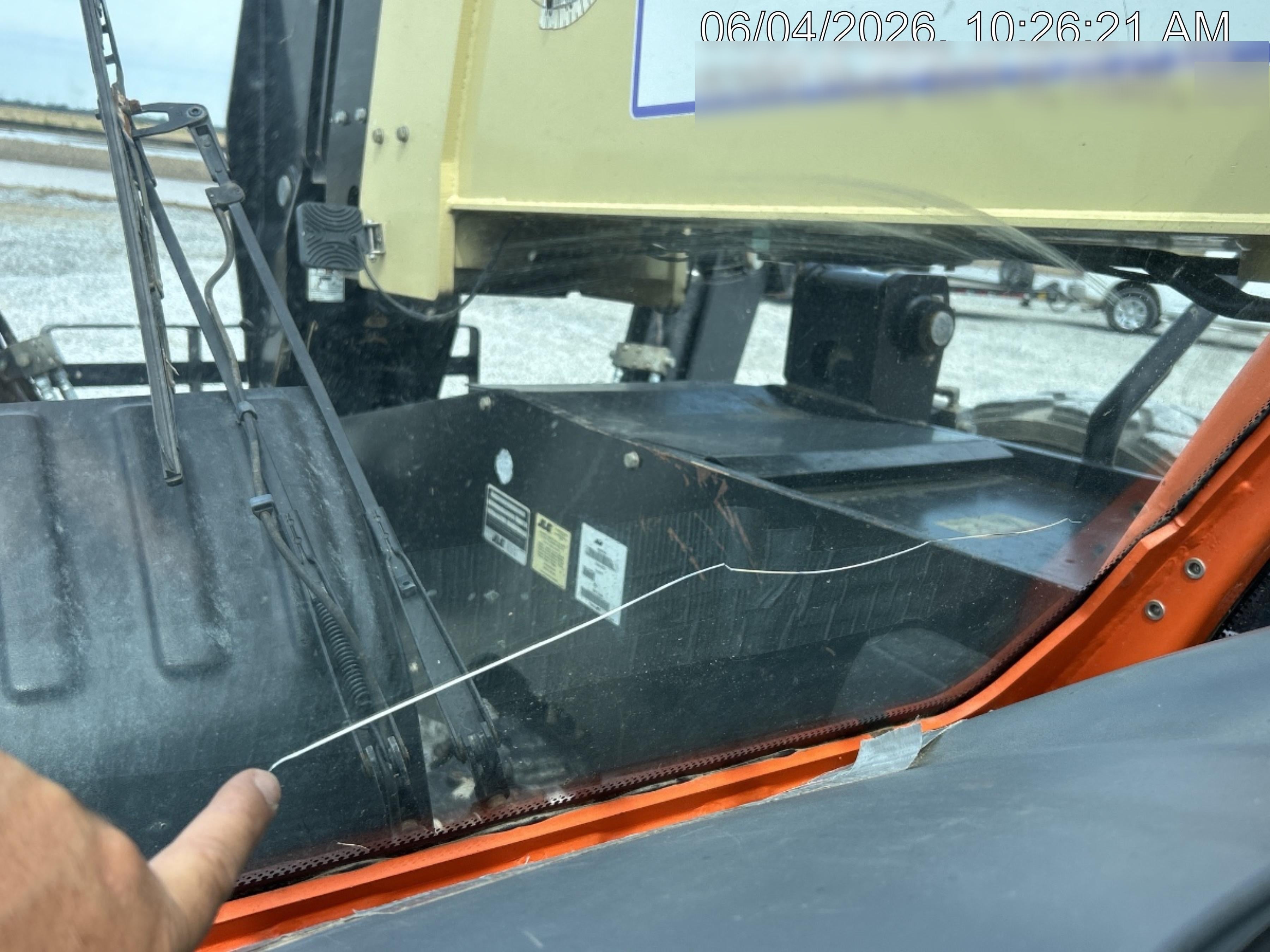2016 JLG 1055