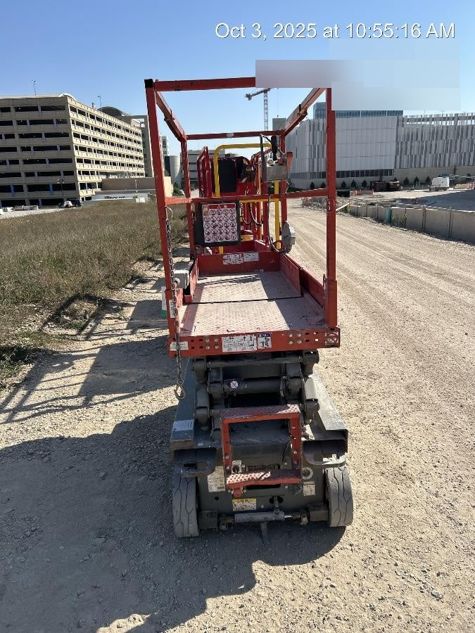 2019 Skyjack SJIII-3219 Solid NM Tires, Half height spring hinged entry gate, Dual Beacons, 800W Inverter