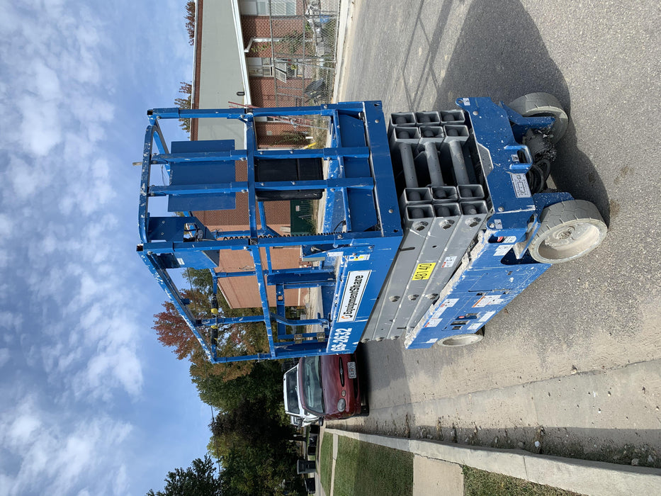 2019 Genie GS-2632 Folding rails with half height swing gate