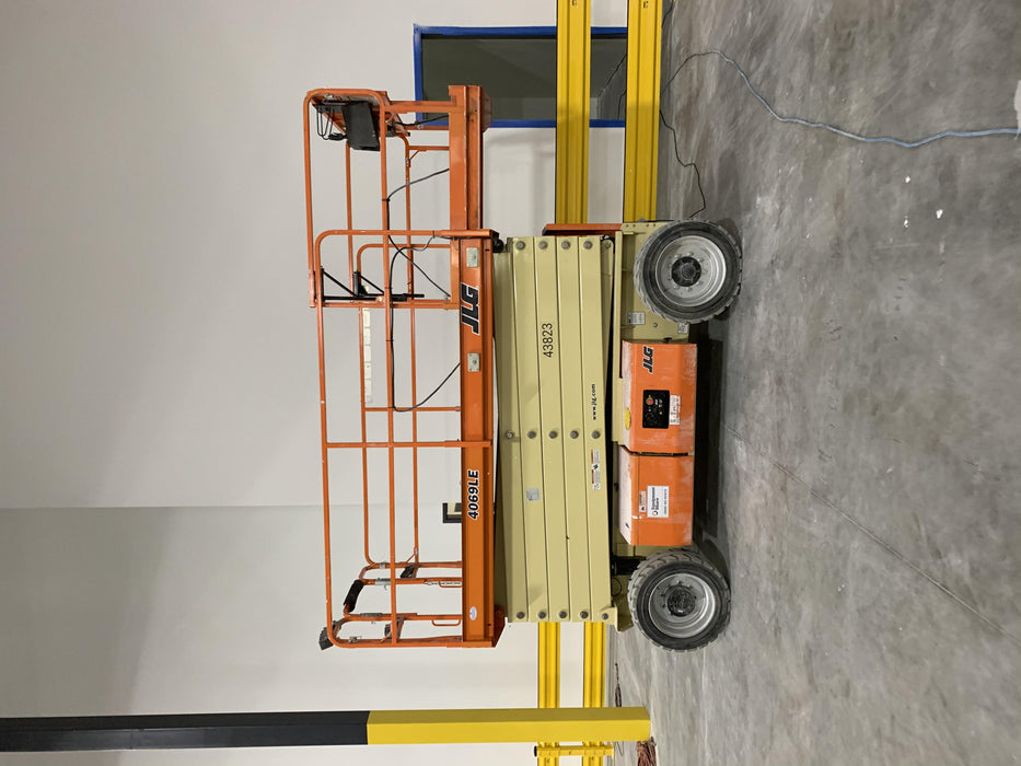 2019 JLG 4069LE Solid Non Marking Tires, Rotating Beacon