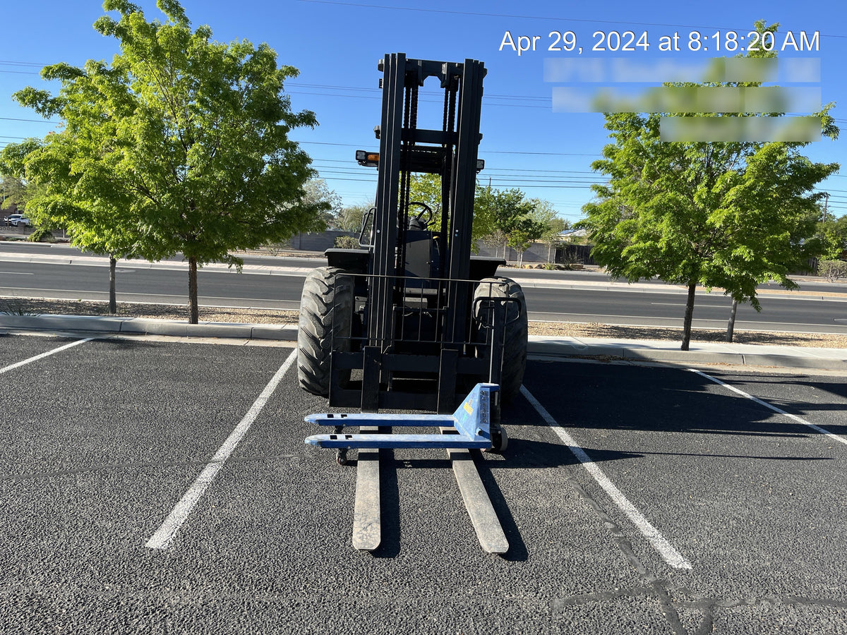 2023 CASE 588H