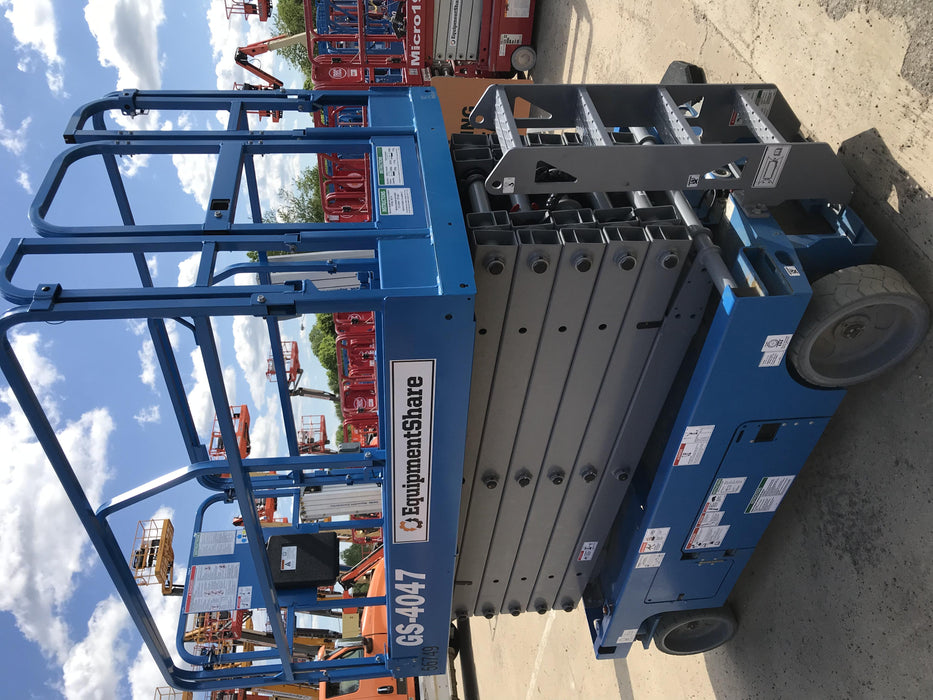 2019 Genie GS-4047 Folding rails with half height swing gate