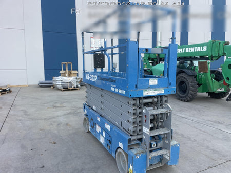 2019 Genie GS-3232 Folding rails with half height swing gate, 800 Amp Inverter