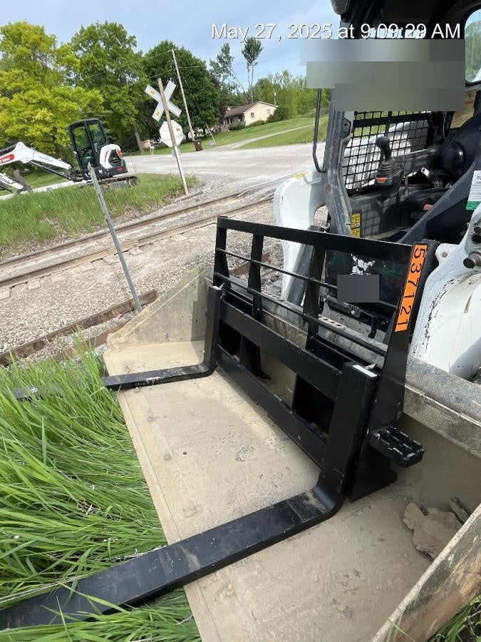 2025 ARROW MATERIAL HANDLING 24" Pallet Fork Frame