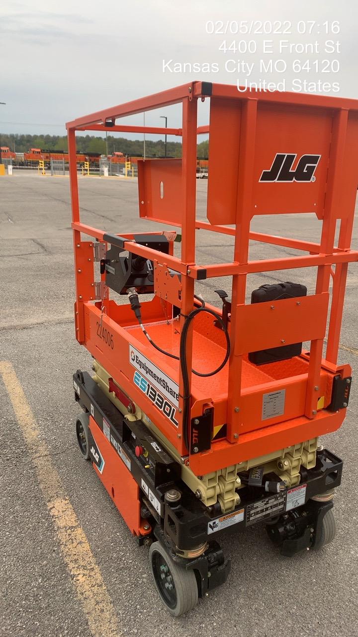 2022 JLG ES1330L