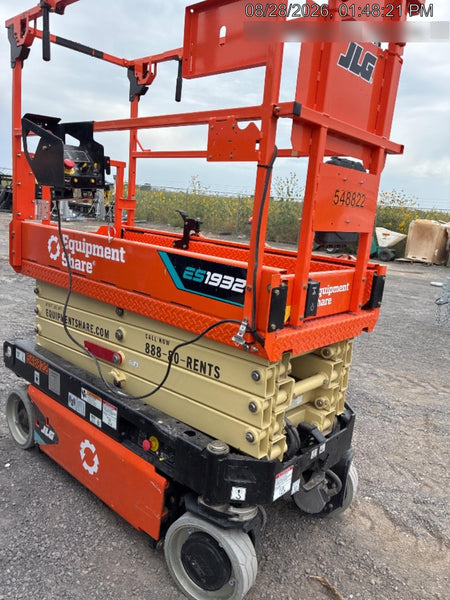 2025 JLG ES1932