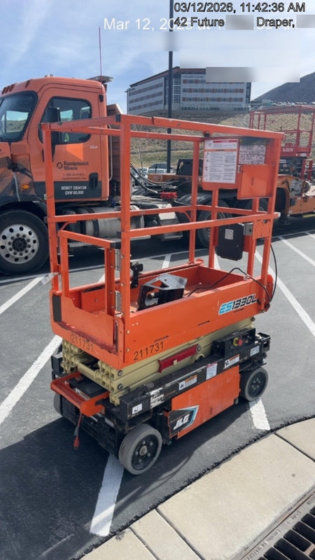2022 JLG ES1330L