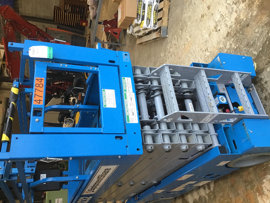 2019 Genie GS-3232 Folding rails with half height swing gate