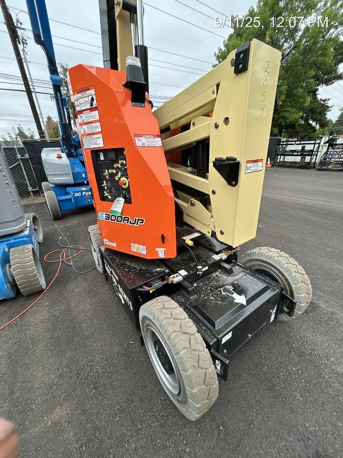 2025 JLG E300AJP
