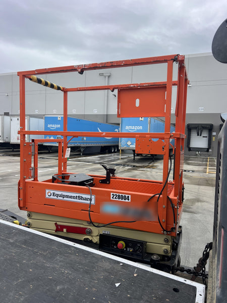 2022 JLG ES1330L