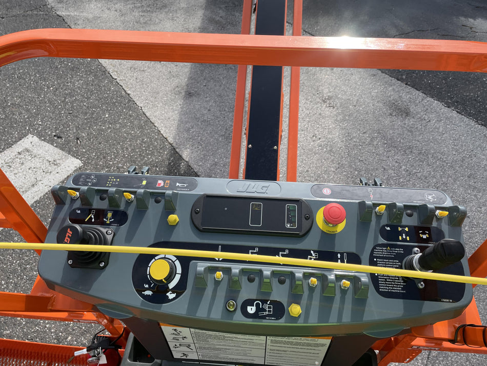 2022 JLG 660SJ