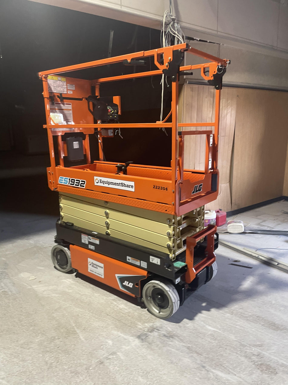 2022 JLG ES1932