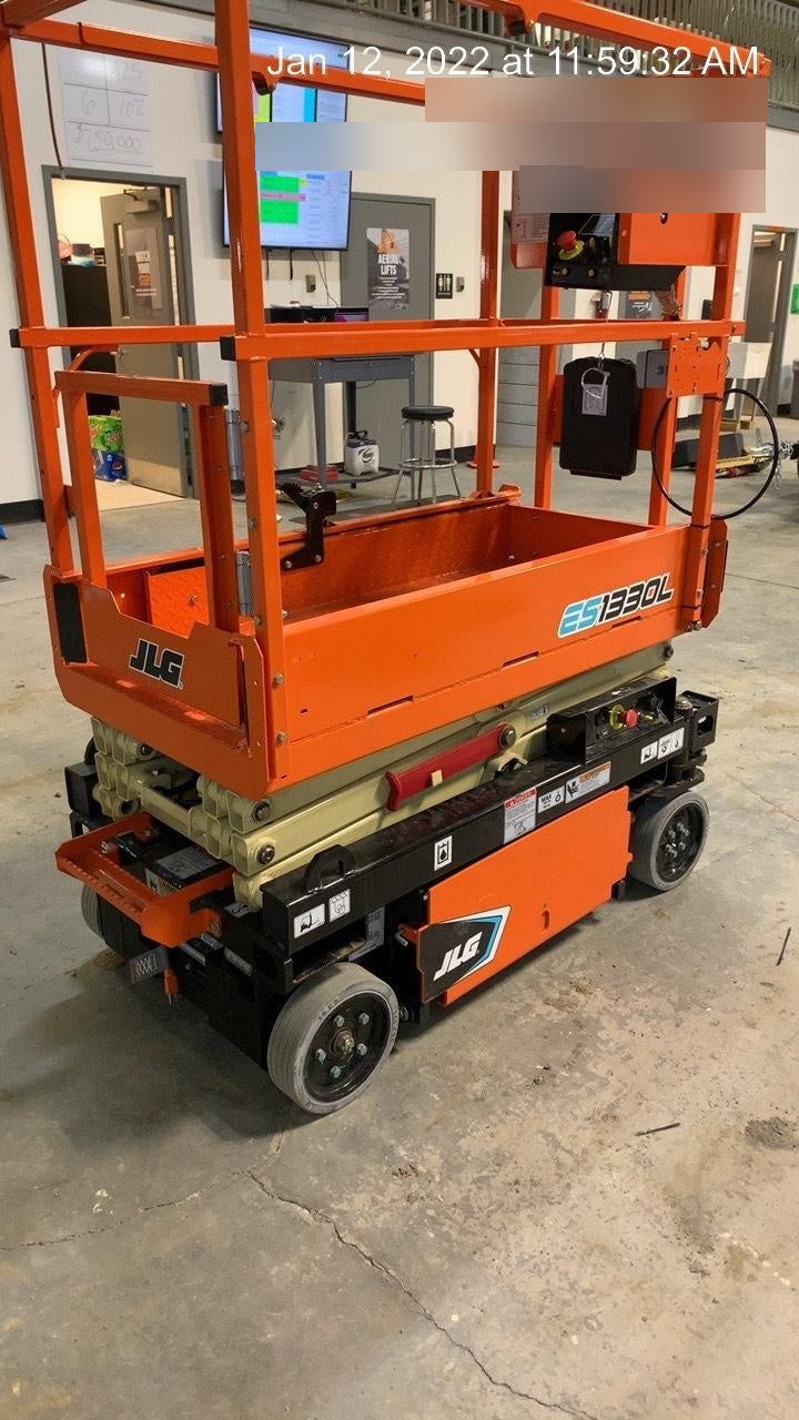 2021 JLG ES1330L