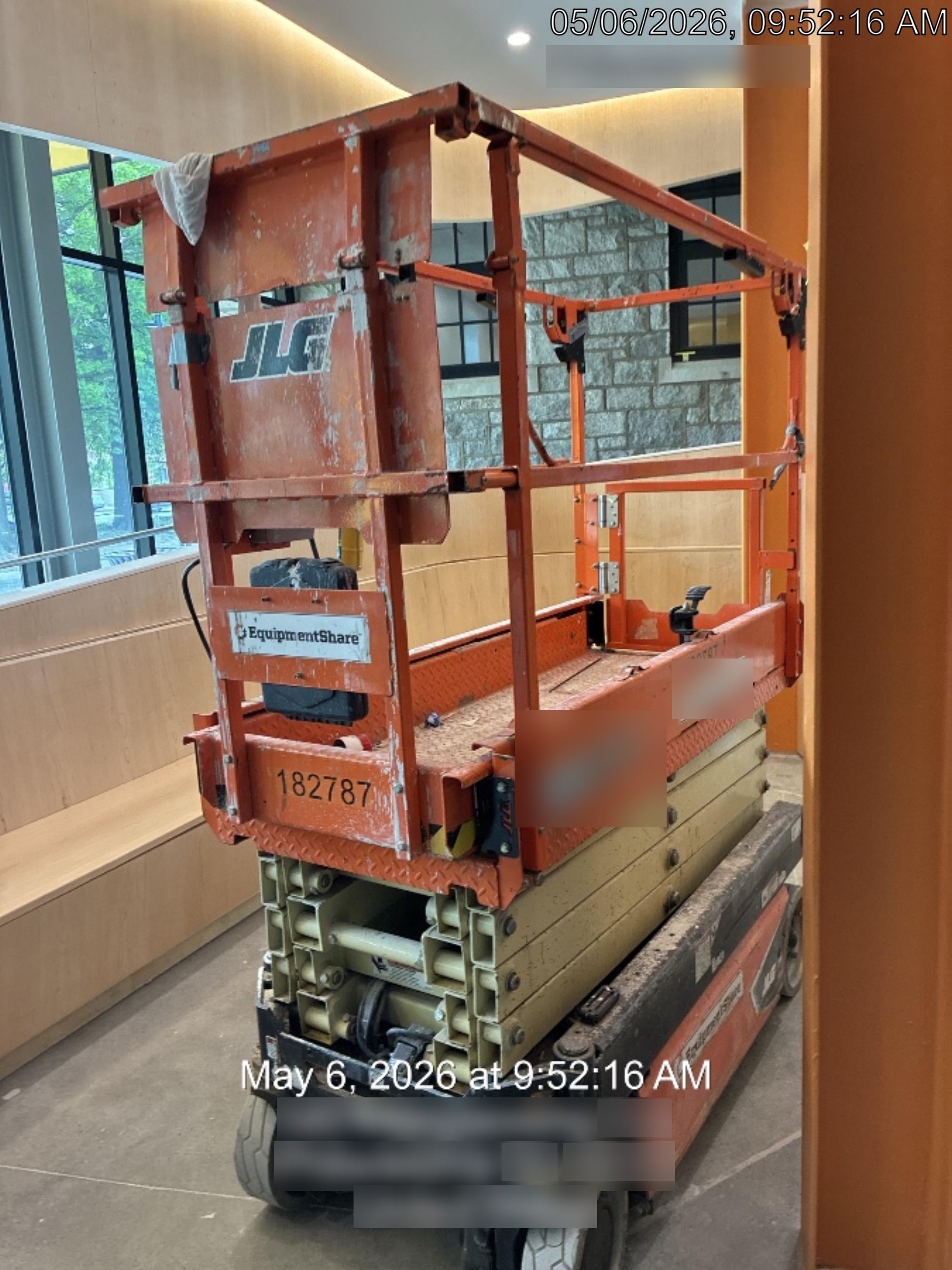 2021 JLG ES1932