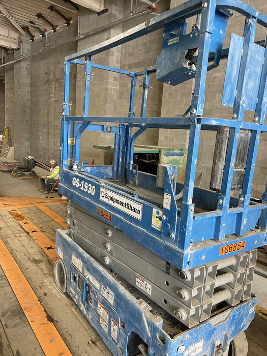 2020 Genie GS-1930 Solid Non Marking Tires, Beacon, Folding rails with half height swing gate, 800W Inverter