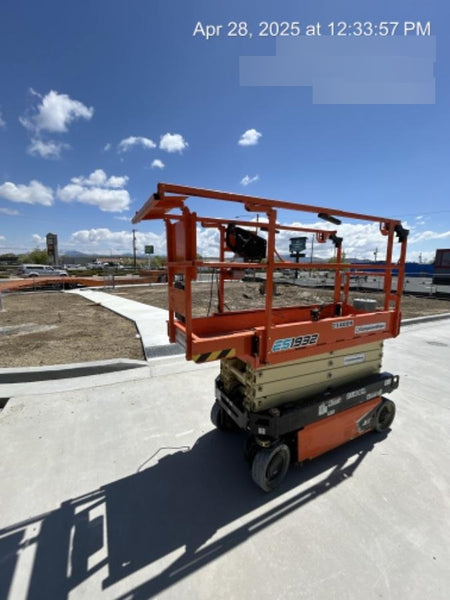 2022 JLG ES1932