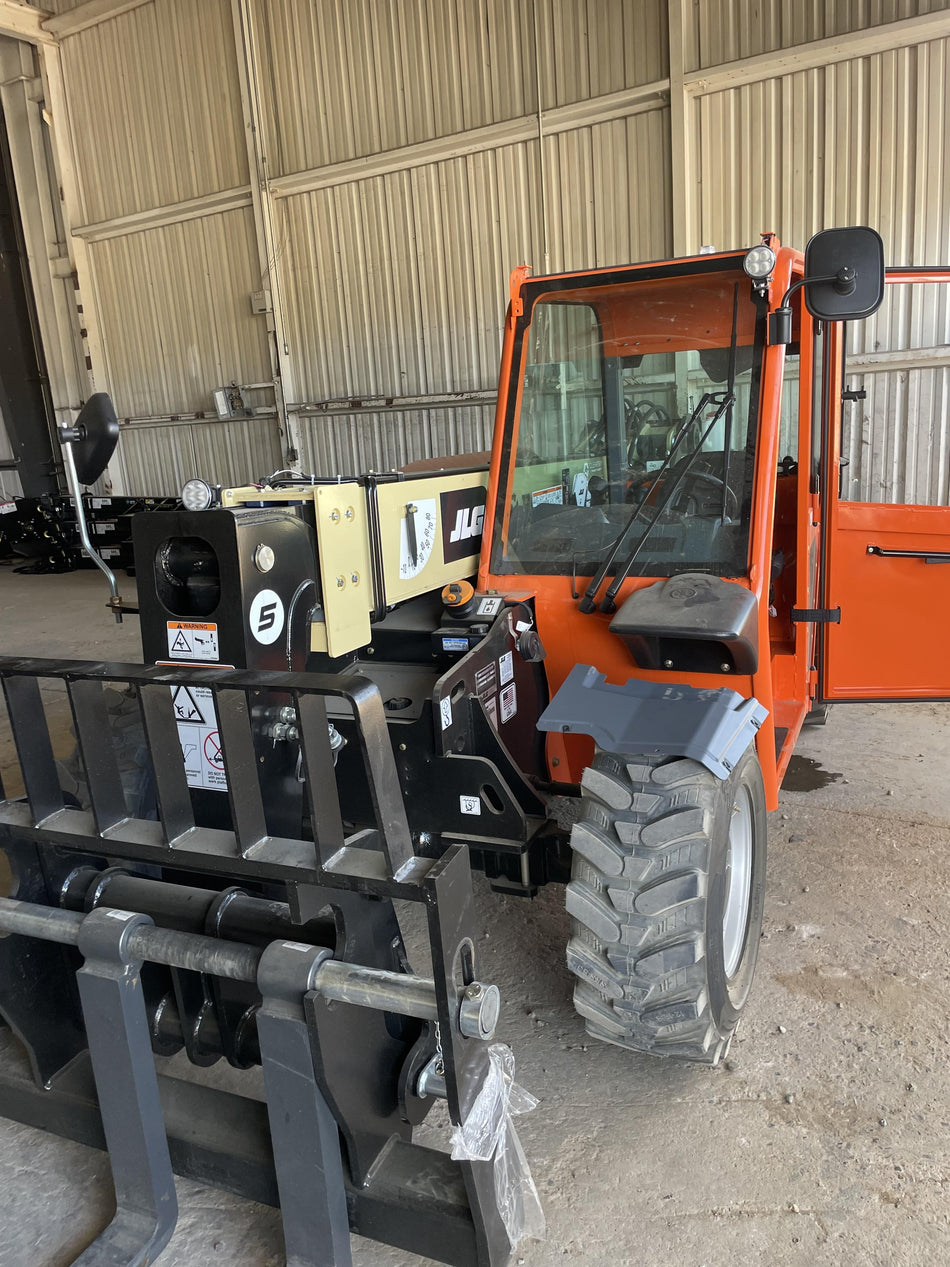 2025 JLG 519