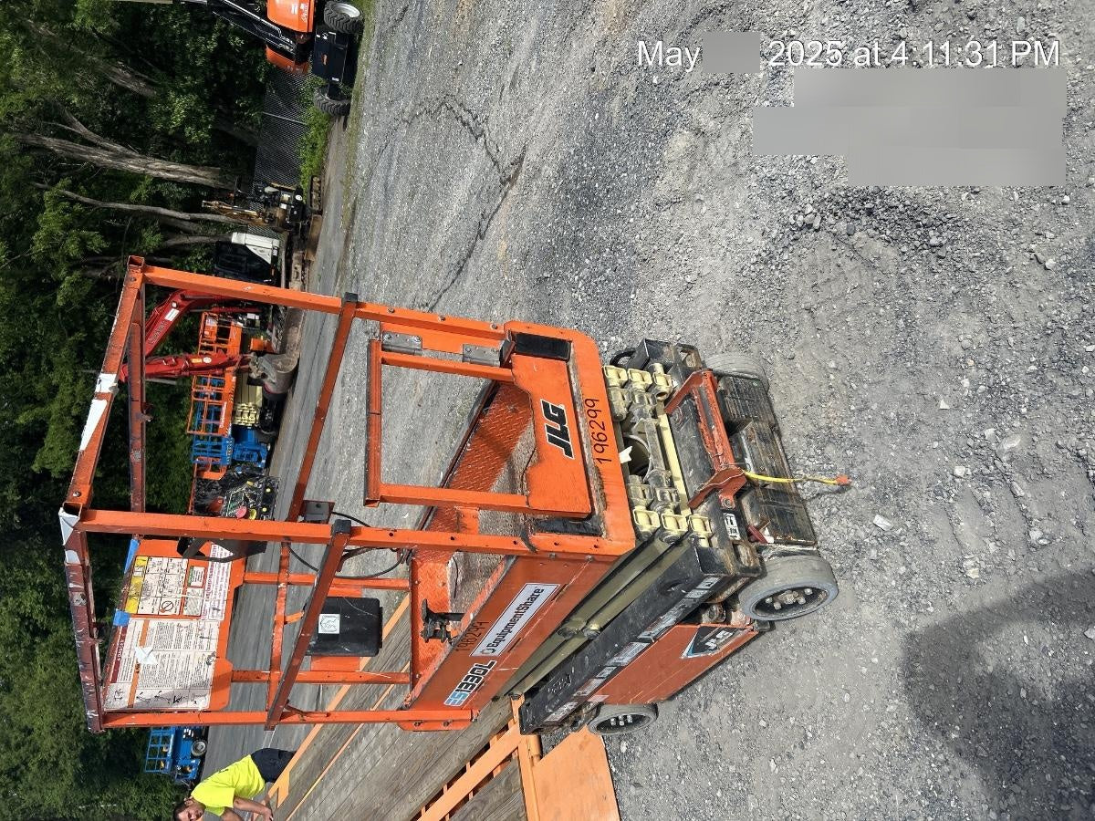 2021 JLG ES1330L