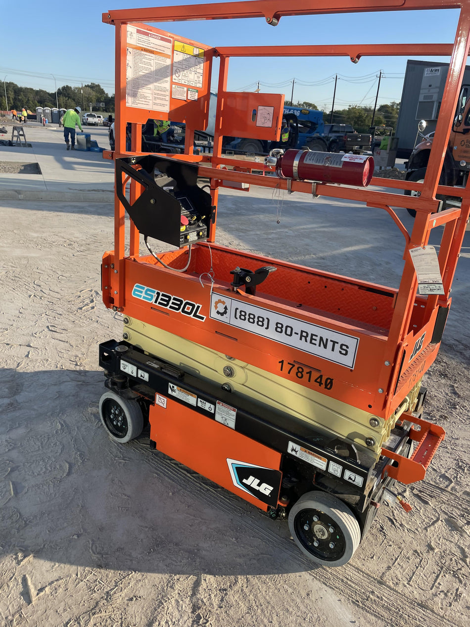 2021 JLG ES1330L