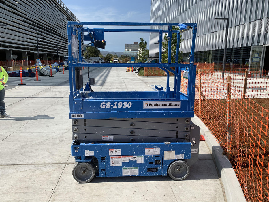 2020 Genie GS-1930 Solid Non Marking Tires, Beacon, Folding rails with half height swing gate, 800W Inverter