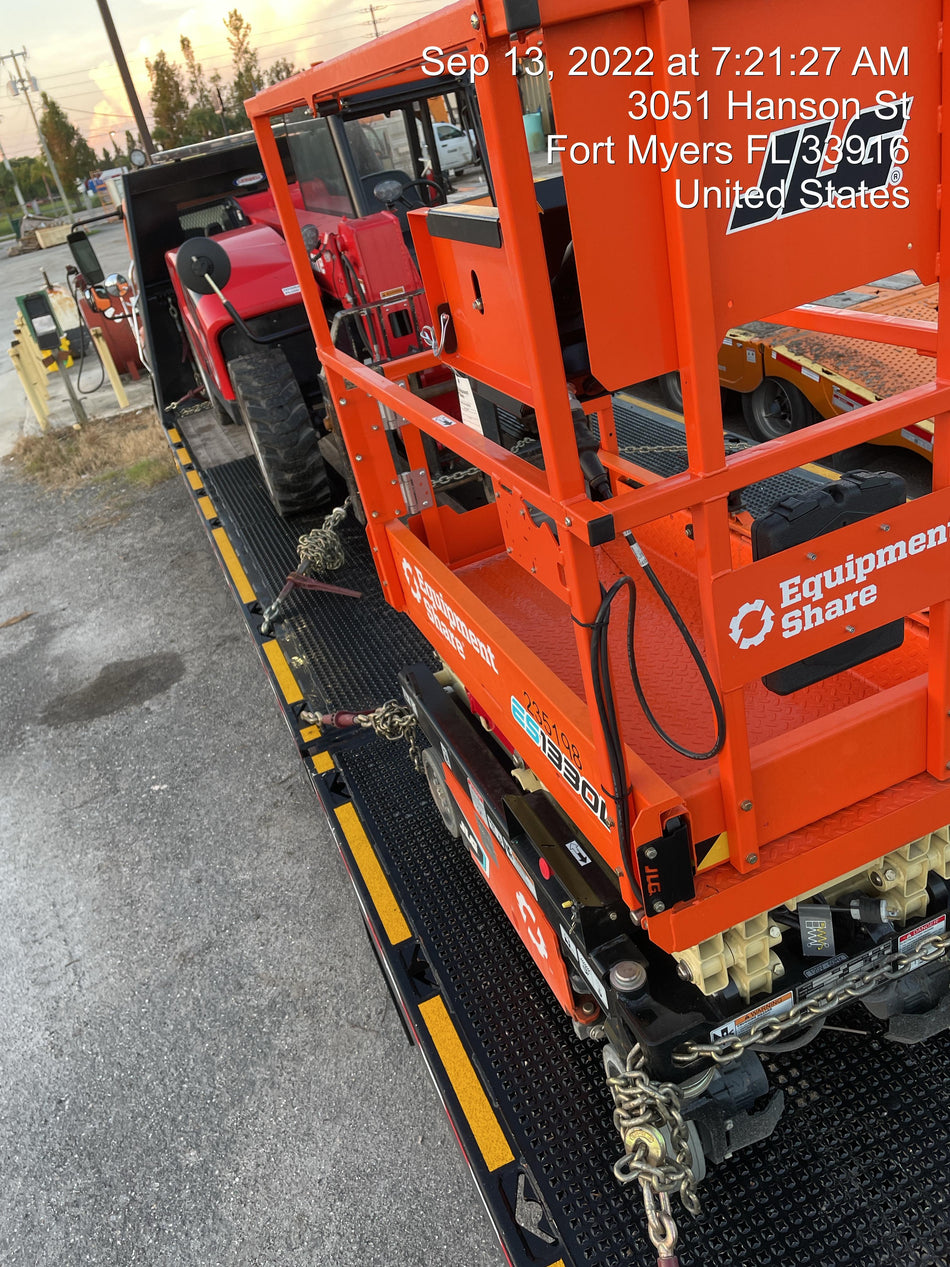 2022 JLG ES1330L