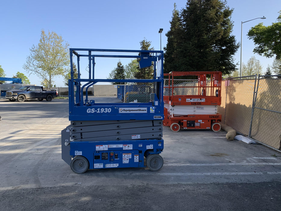 2020 Genie GS-1930 Solid Non Marking Tires, Beacon, Folding rails with half height swing gate, 800W Inverter