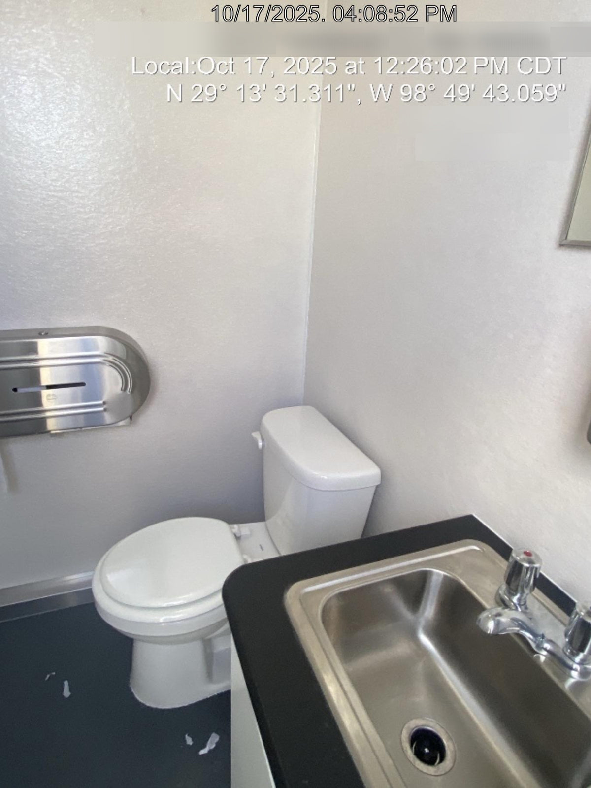 2025 NATIONAL RESTROOM TRAILERS NRT4MDS