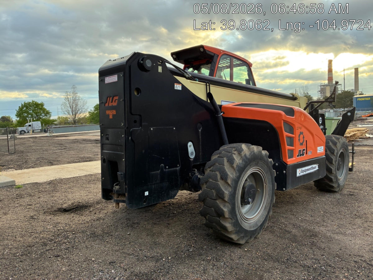 2022 JLG 1075